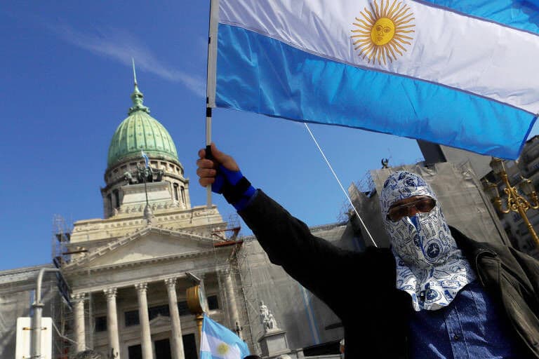 Senado da Argentina aprova controversa reforma do judiciário que triplica número de cargos