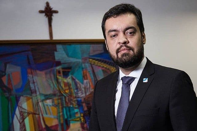 Saiba quem é Cláudio Castro, que assume o Governo do RJ após afastamento de Witzel