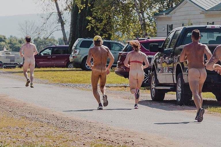 Em prova nos EUA, correr de roupa é opcional, mas máscara é obrigatória