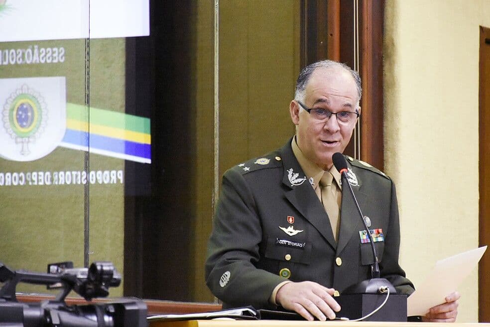 General Sydrião, chefe do Centro de Inteligência do Exército, morre de Covid-19 em Brasília