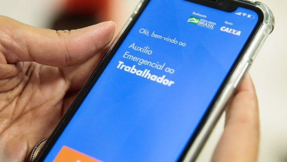 Governo não tem condições de suspender auxílio emergencial agora, dizem especialistas