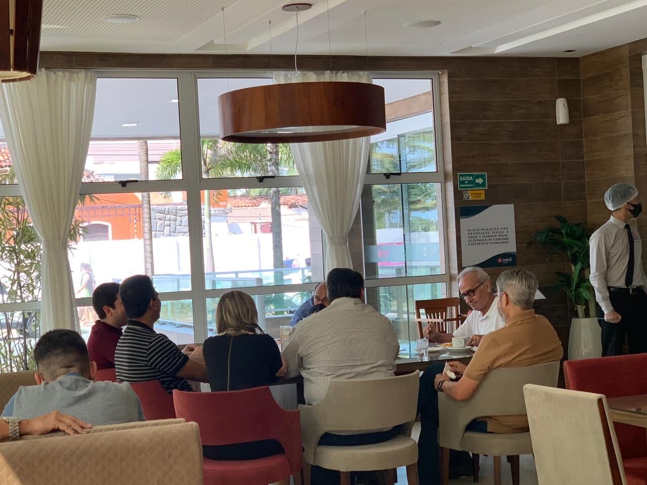 Cícero Lucena é visto em reunião com vereadores do Avante de João Pessoa