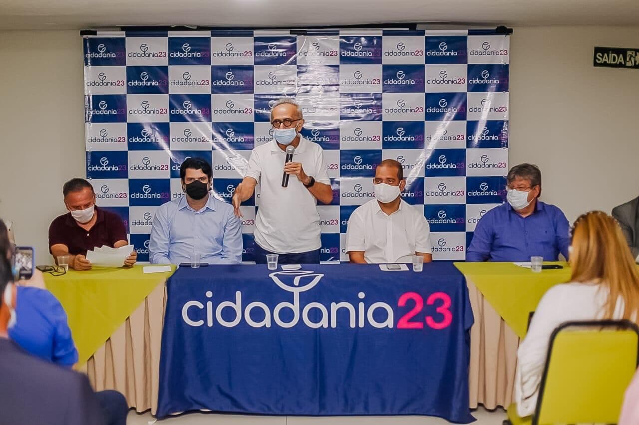 João Azevêdo indica Léo Bezerra para cargo de vice-prefeito na chapa de Cícero Lucena