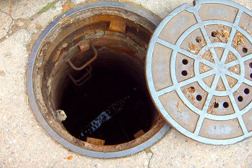 Município de Santa Rita é condenado a pagar R$ 5 mil de indenização a mulher que caiu em bueiro aberto