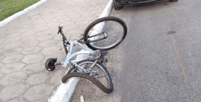 Idoso morre na frente do neto após ter bicicleta atingida por veículo em João Pessoa