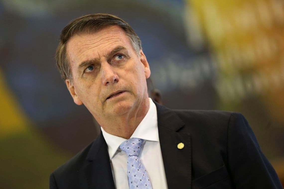 Bolsonaro diz à CNN que Carlos irá prestar depoimento à PF nesta terça-feira