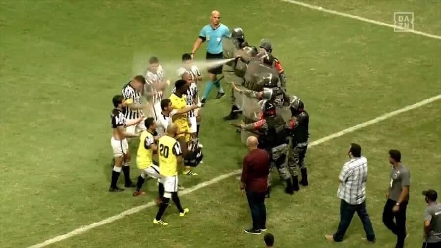 Partida entre Treze-PB e Manaus termina em confusão após empate de 1 x 1 no Amazonas