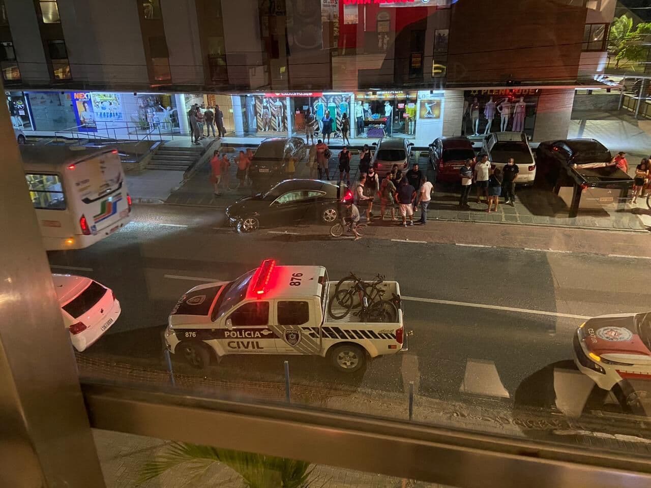 Blogueira atropela policiais civis, tenta fugir e é presa com CNH suspensa e cocaína dentro de veículo em João Pessoa