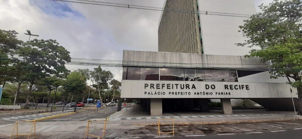Polícia Federal faz buscas em secretarias de Saúde em investigação sobre contratos de combate à Covid-19