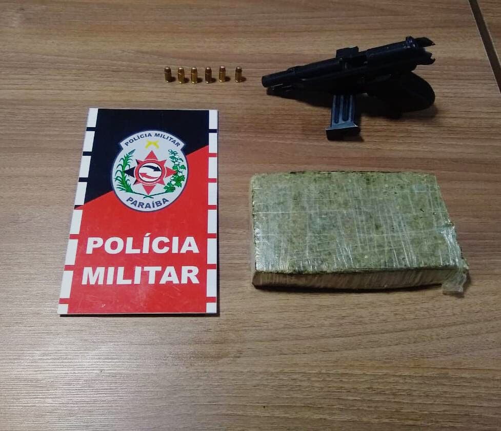 Polícia prende jovem com pistola e 1kg de maconha em beco de comunidade em Campina Grande