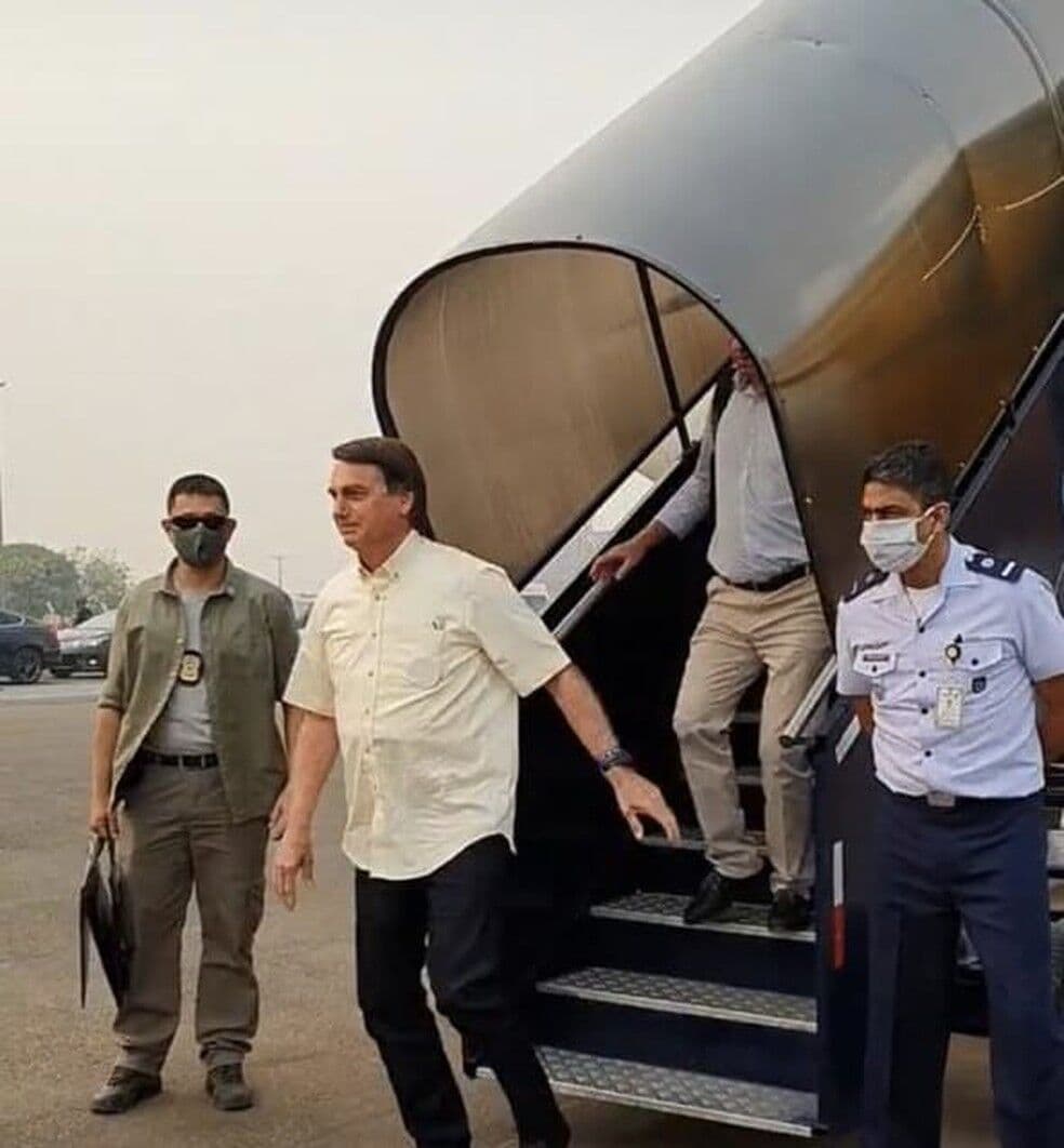 Avião de Bolsonaro arremete em MT por causa da fumaça de queimadas