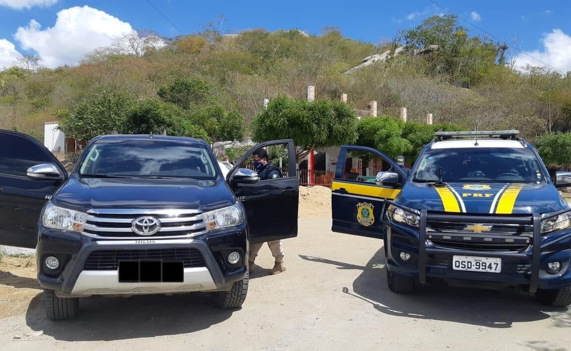 Homem é preso com pistola e caminhonete de luxo roubada em Queimadas