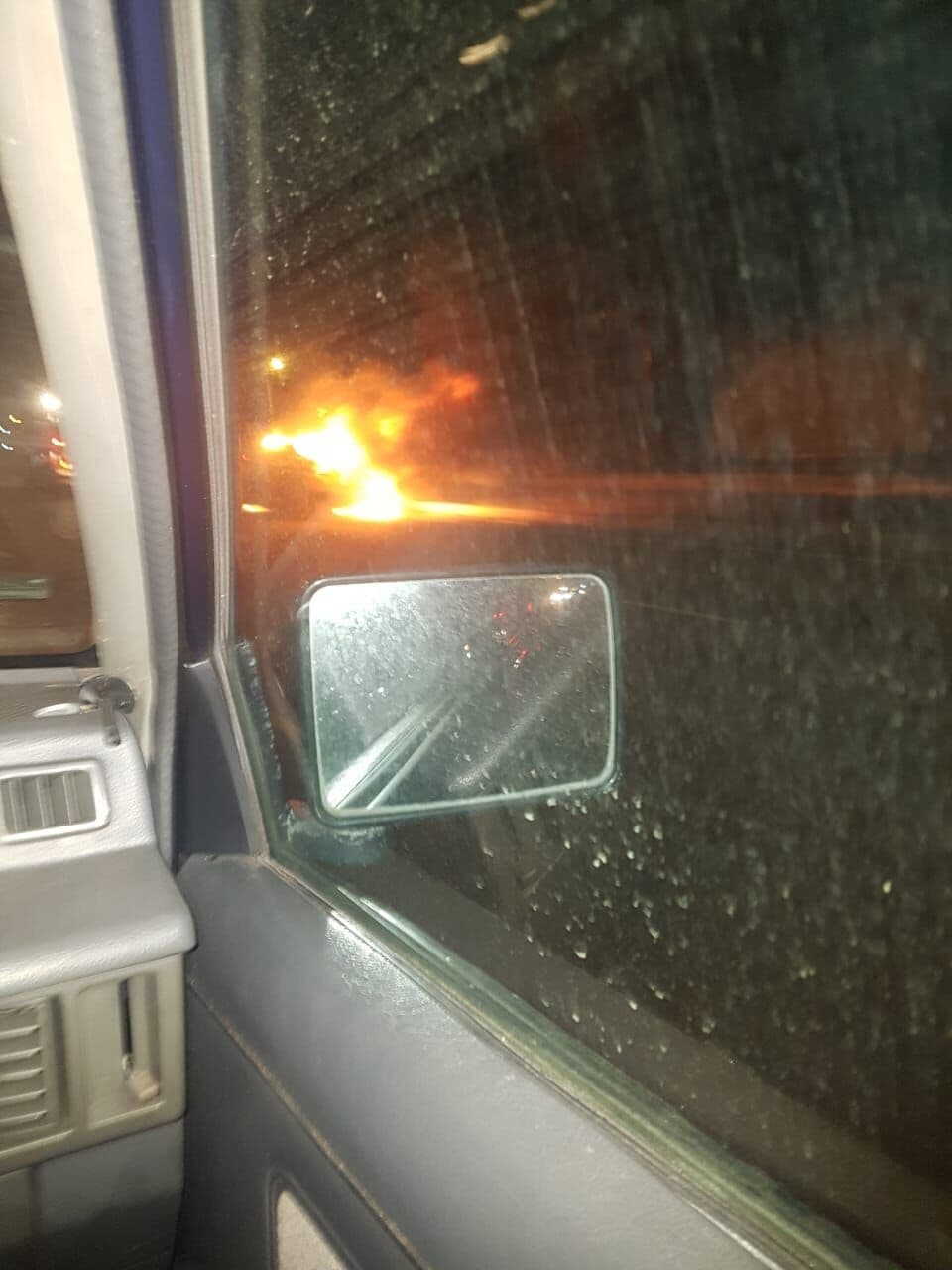 Carro fica destruído após pegar fogo na BR-230, entre João Pessoa e Cabedelo