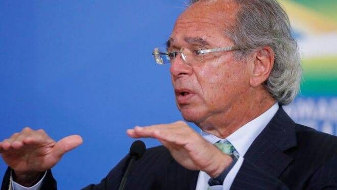 Guedes defende 'tributos alternativos' e diz que o país 'tem que desonerar a folha'