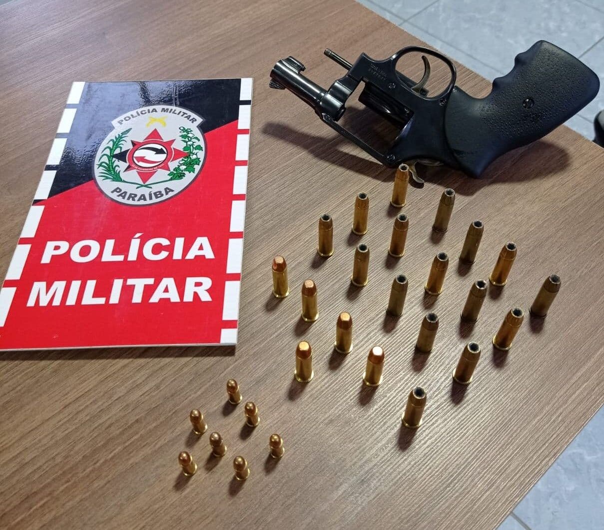 Polícia Militar prende homem por porte ilegal de arma em Campina Grande