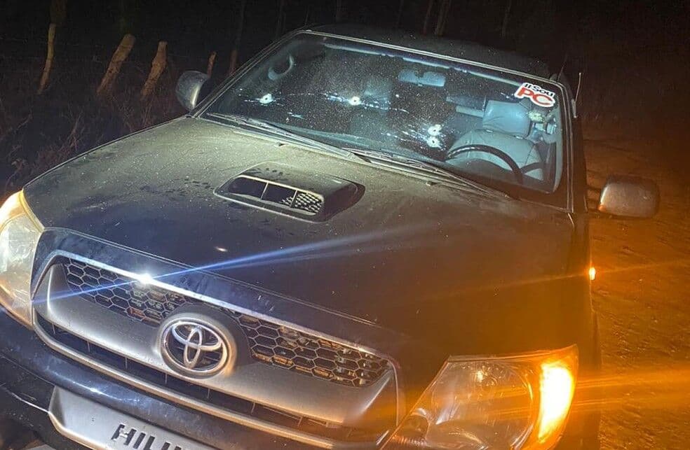 Carro de candidato a prefeito no Ceará é alvejado a tiros e polícia investiga suposto atentado