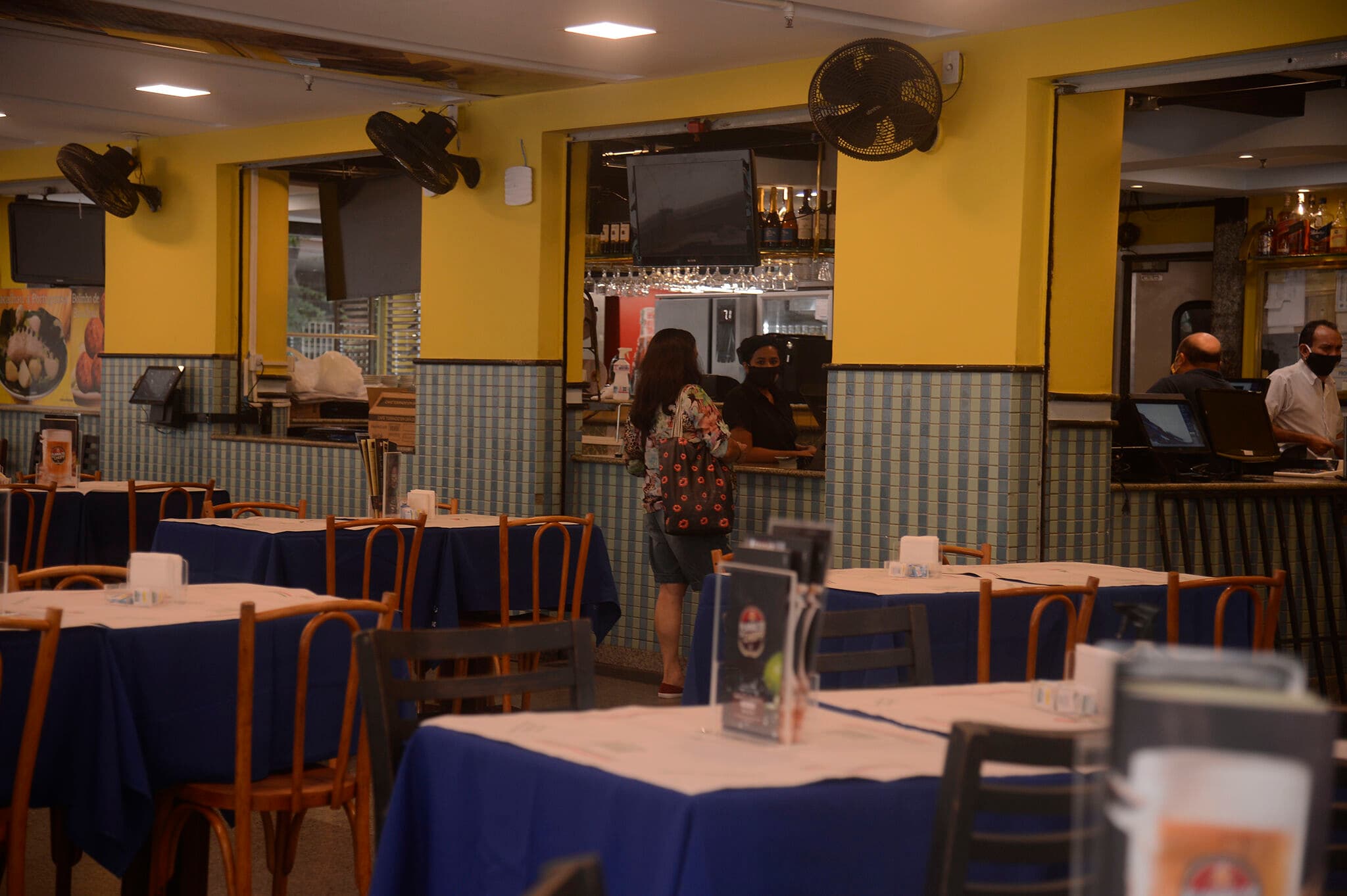 Horário de funcionamento de bares e restaurantes em João Pessoa é ampliado e estabelecimentos poderão ter até três músicos em apresentações