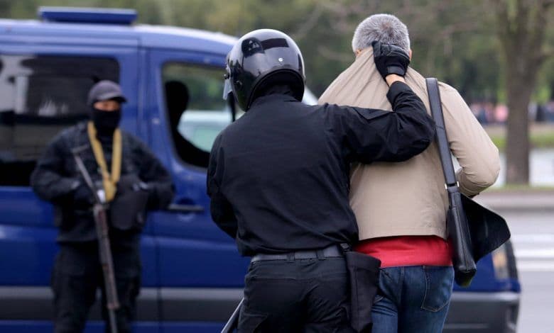 Ditadura intimida manifestantes por SMS na Belarus