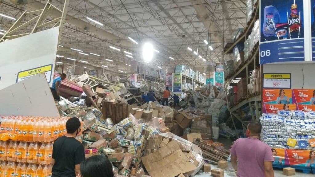 Prateleiras desabam em mercado e deixam um morto e quatro feridos em São Luís