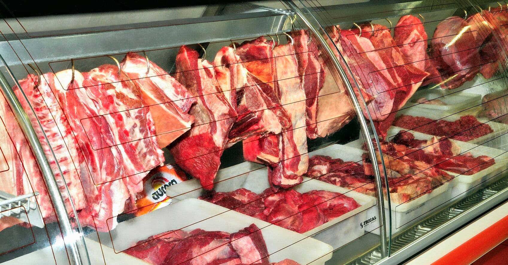 Prefeito baixa decreto e fixa preço do quilo da carne a R$ 12 com osso e R$ 15 sem osso