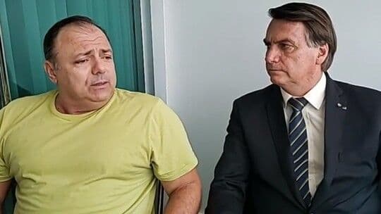 'Um manda, o outro obedece', diz Pazuello ao receber Bolsonaro após crise da vacina