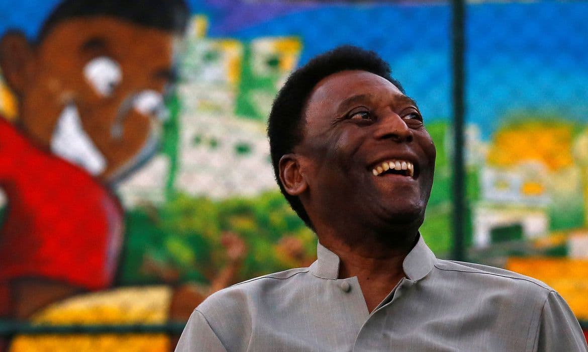 Pelé recebe homenagens pelo aniversário de 80 anos