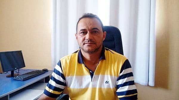 Prefeito de Salgadinho é condenado a multa de R$ 100 mil após eventos de campanha com aglomeração