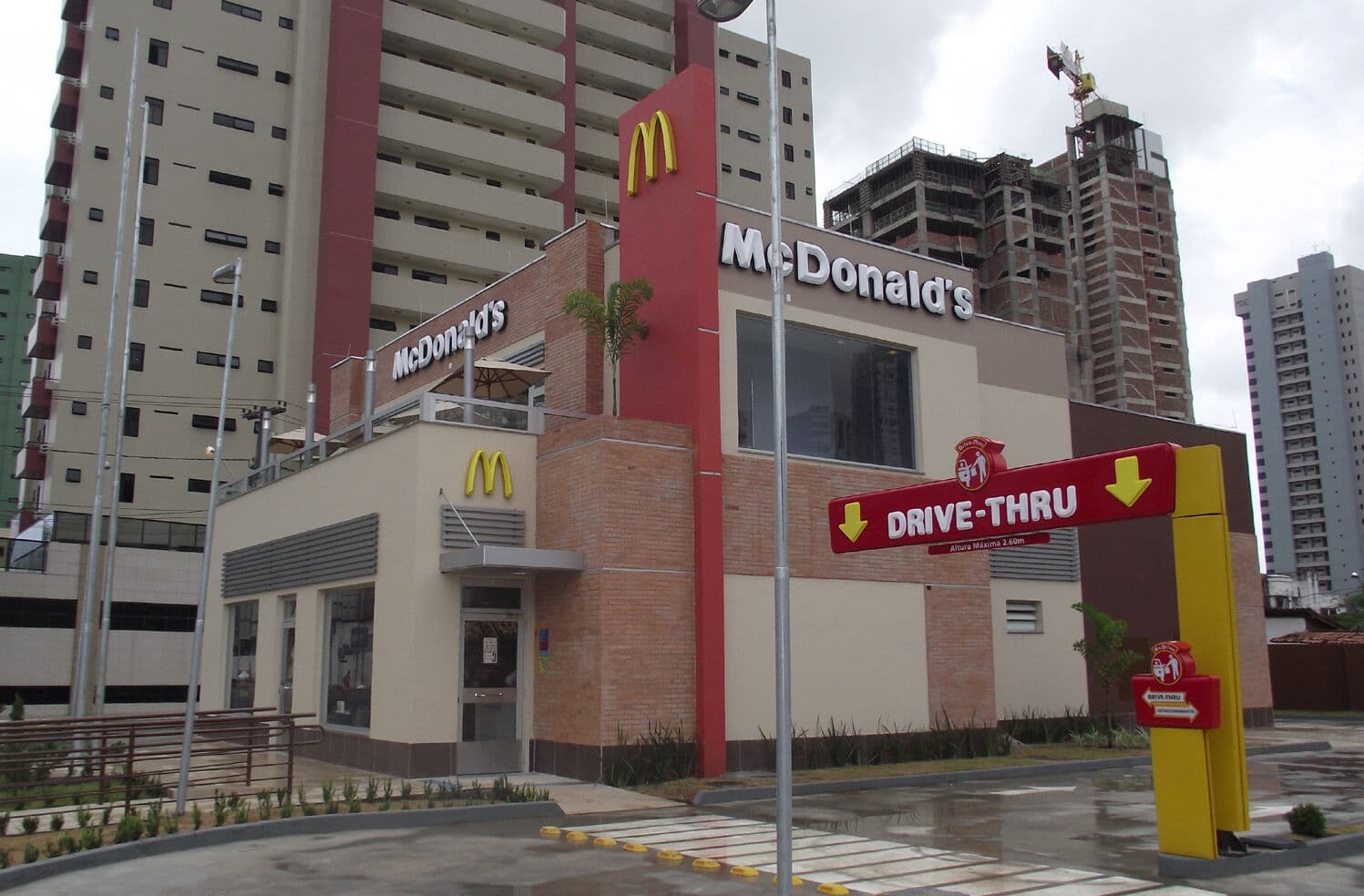 McDonald's abre mais de 30 vagas de emprego na Paraíba sem exigência de experiência