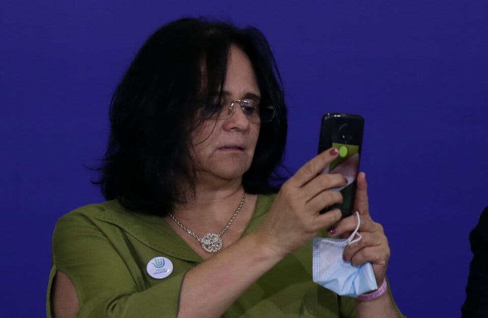 PGR apura participação de Damares em mobilização contra aborto de menina