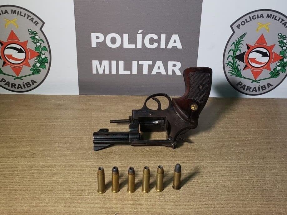 Polícia Militar apreende três armas de fogo apreendidas e prende duas pessoas em João Pessoa