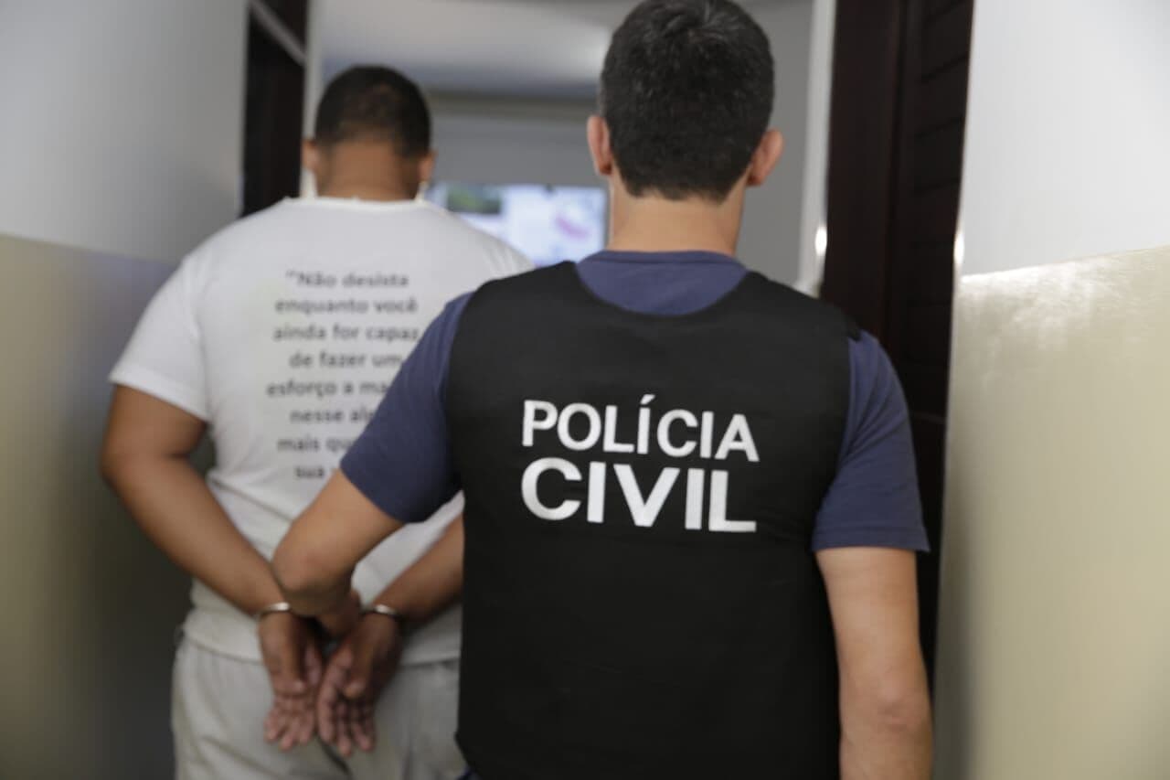 Homem é preso suspeito de agredir esposa grávida e com risco de aborto, em JP