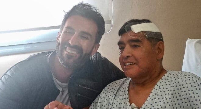 Última foto de Diego Maradona vira confusão entre médico e familiares do ex-jogador
