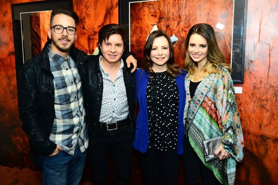 Xororó faz carrinhos de madeira e acaba com 'briga' entre filhos de Sandy e Junior