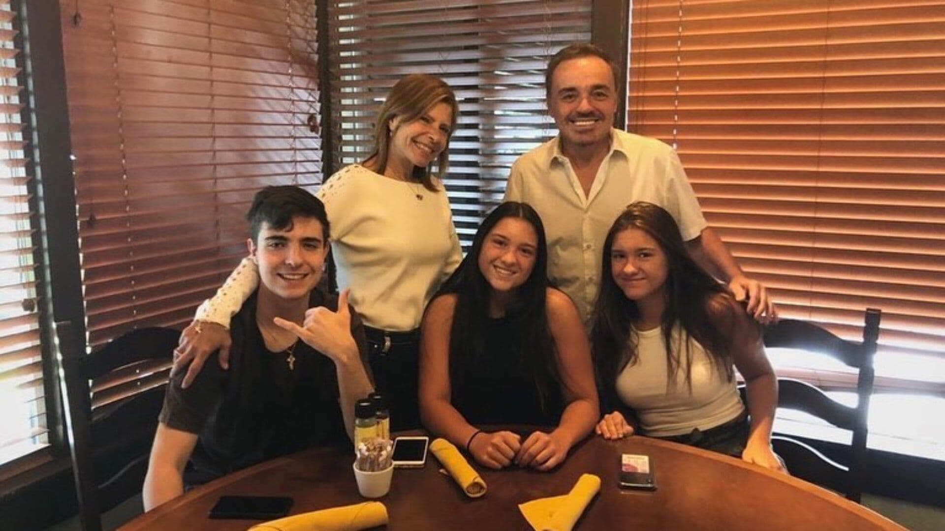 Rose Miriam diz que filhas de Gugu vão se iniciar em culto religioso nos EUA