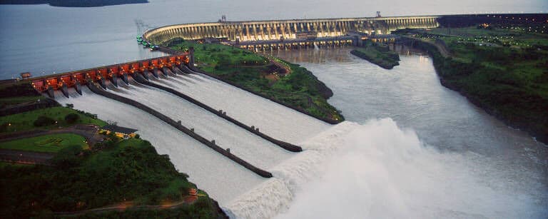 Conta paga a Itaipu financia estradas, sede do Itamaraty e até vitrais