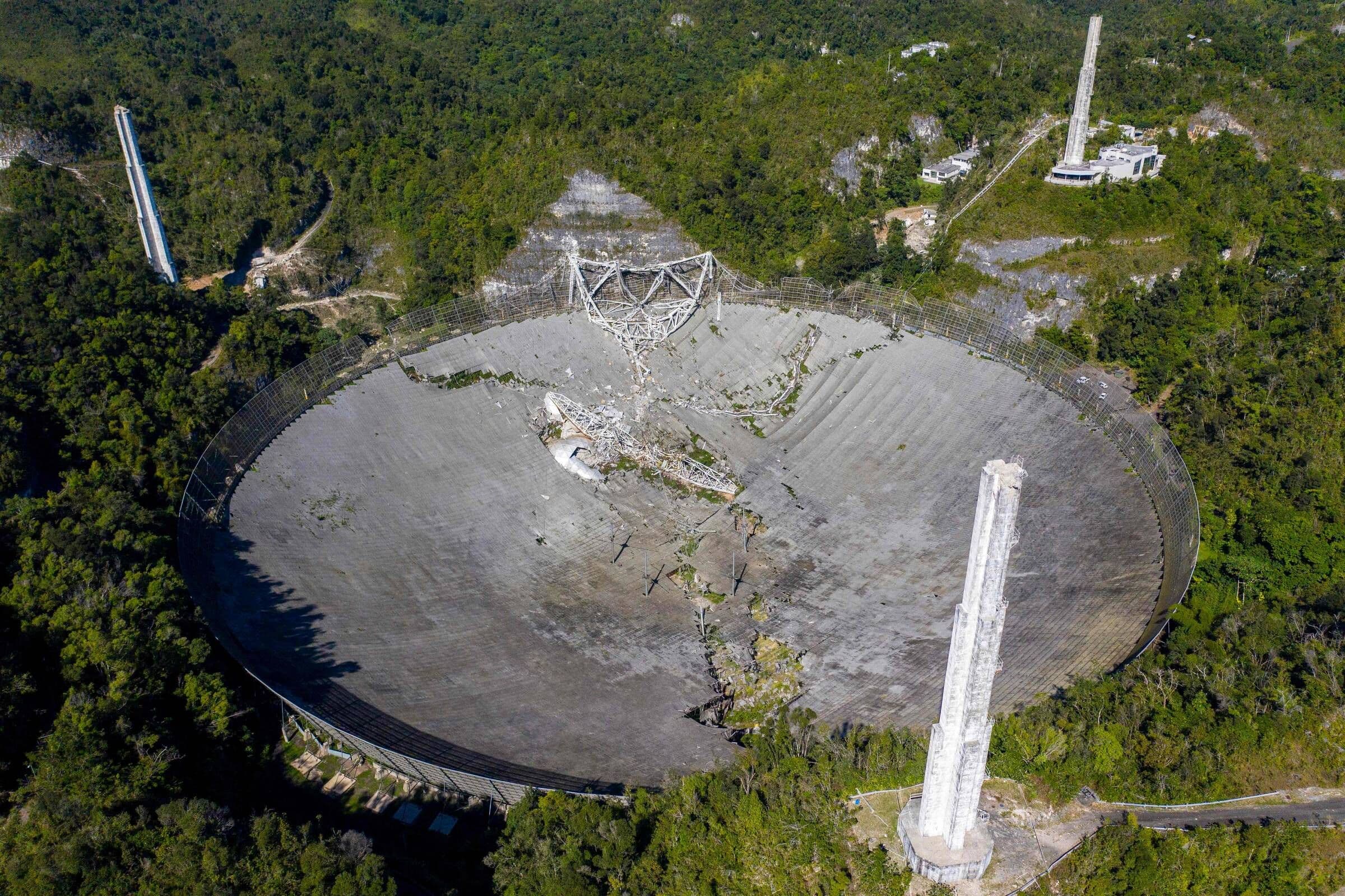 Telescópio de Arecibo, ícone da ficção científica, despenca após 57 anos de operação