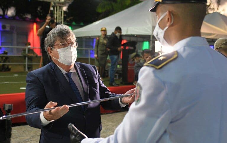 João Azevêdo prestigia formatura de novos aspirantes a oficial da Polícia Militar