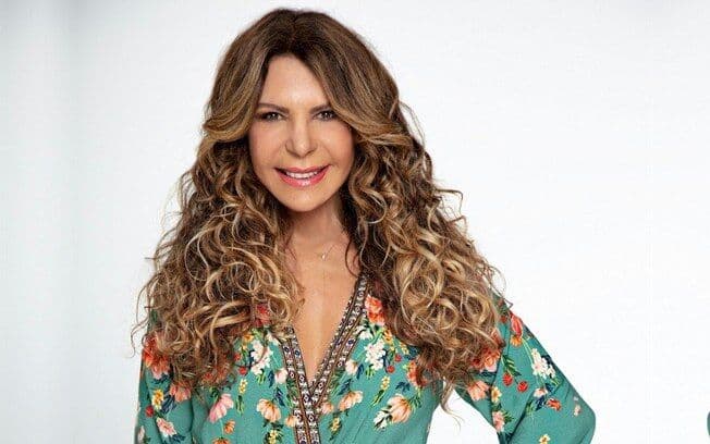 Elba Ramalho sugere que pandemia é plano de comunistas para destruir os cristãos