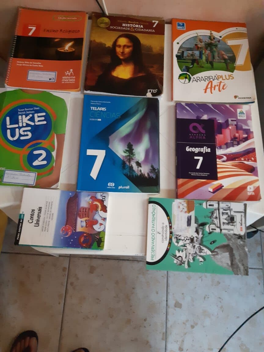 Compra de livros didáticos usados em João Pessoa pode gerar economia de 50%; devido à pandemia pedidos podem ser pelo WhatsApp