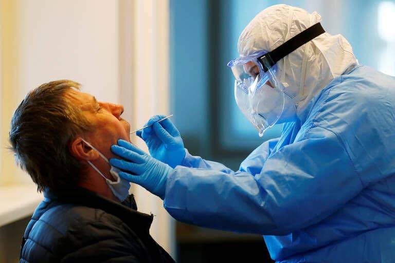 Brasil tem 95 suspeitas de reinfecção por coronavírus; descarte de testes dificulta análises