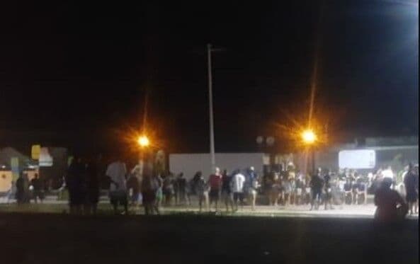 Polícia Militar encerra 'batalha do passinho' com aglomeração de pessoas em praça na Grande João Pessoa