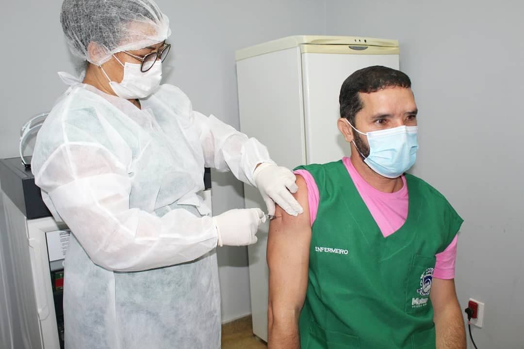 Prefeitura de Maturéia nega que vereador e secretária tenham furado fila da vacina no município e justifica que eles são profissionais de saúde