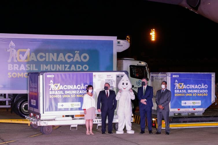 Fiocruz libera neste sábado distribuição de vacina aos estados