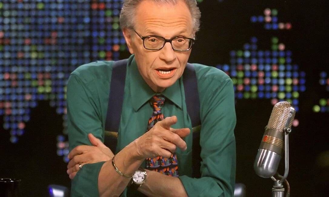 Apresentador Larry King, lenda da televisão americana, morre aos 87 anos por complicações da covid-19