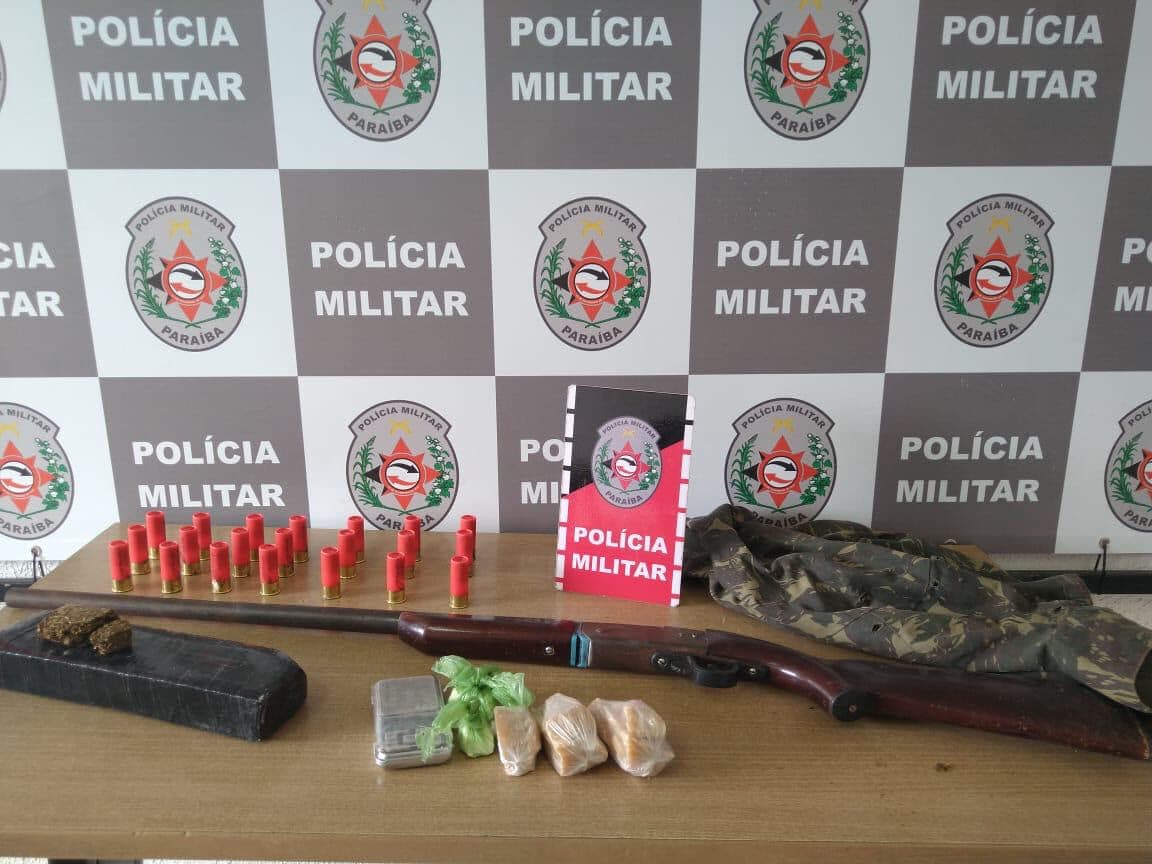 Mulher é presa suspeita de tráfico de drogas e Polícia apreende arma e munições em João Pessoa