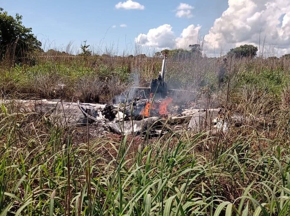 Avião com presidente e jogadores do Palmas Futebol e Regatas cai logo após decolar e deixa seis pessoas mortas