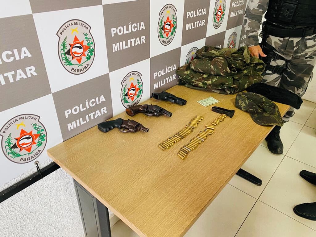 Presos suspeitos de atuarem como 'seguranças do tráfico' em comunidade de João Pessoa