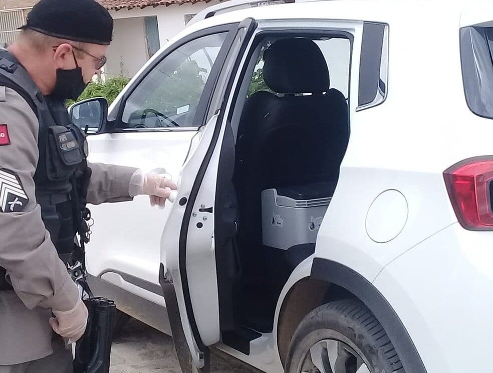 Polícia Civil investiga roubo de carro com vacinas em Campina Grande e acredita que assaltantes queriam levar apenas o veículo