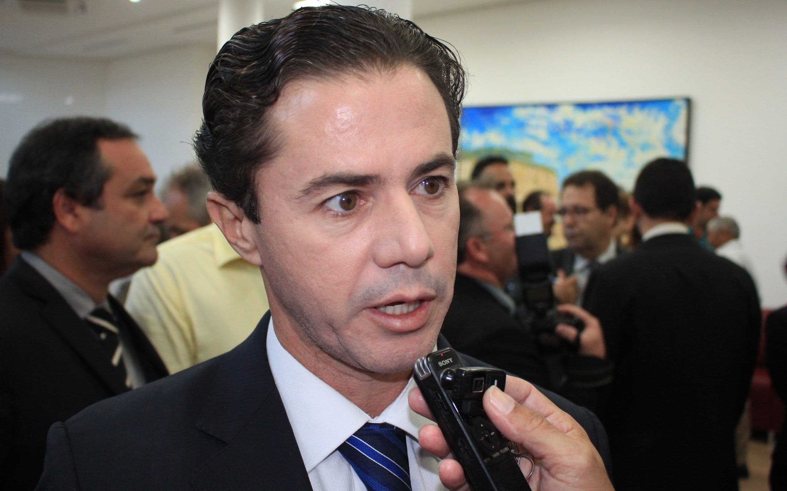 Veneziano chama de "temerária e exagerada" medida de terceirização irrestrita