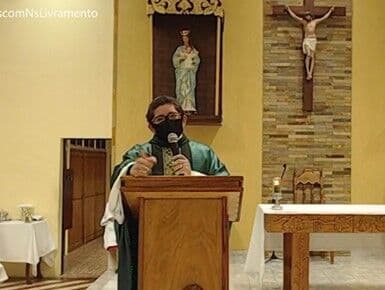 Padre de paróquia paraibana se refere a LGBT's como aberração durante homilia e discurso repercute: "quer empurrar goela a dentro o LGBT”